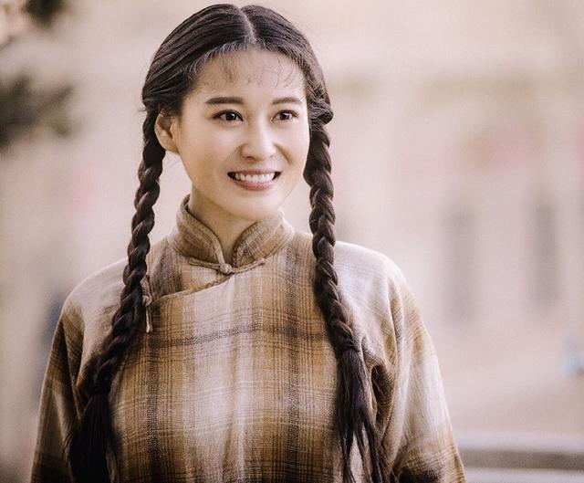 33岁宁丹琳晒照细纹抢镜,和杨紫同演"夏雪"走红,如今发展差太多