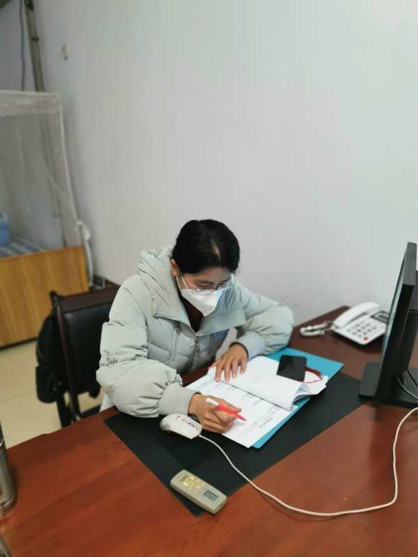 铿锵玫瑰迎春绽放致敬东营区一中全体女教师