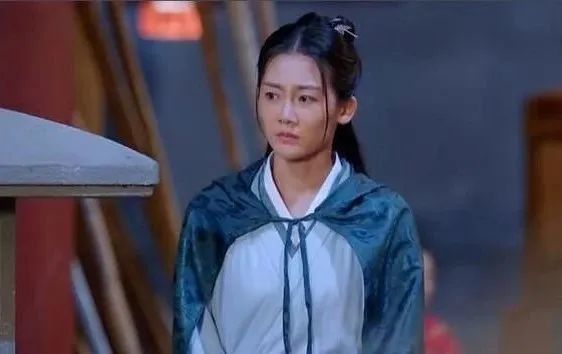 的就是《芳华》中女主角文工团团员何小萍,和《楚乔传》中小七的角色