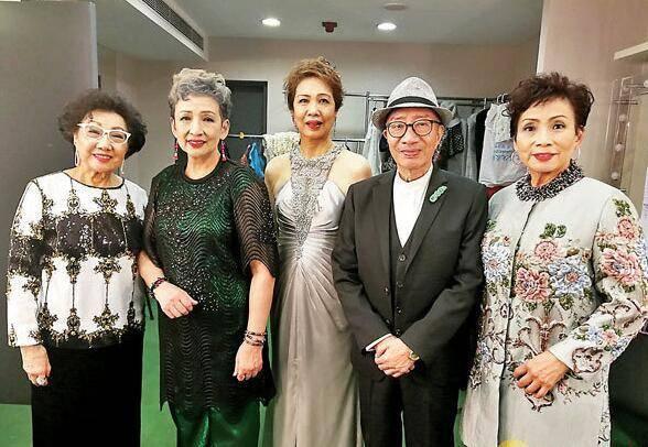 熟悉的那句对白又重登舞台,陈齐颂问道:"素波最近好吗?