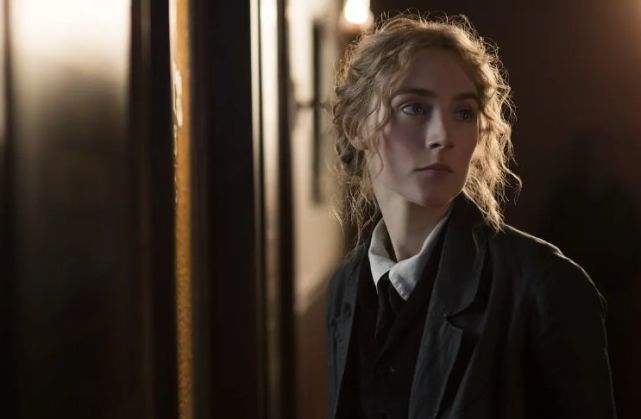 但是《小妇人》电影展现给我的,是温情外壳下的冷酷内核,是个体成长的