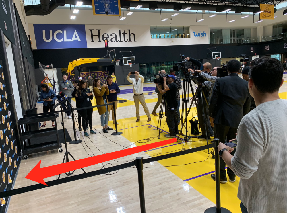 湖人计划周日开放训练馆球员自愿前往届时球队冲冠前三大痛点可迎刃而