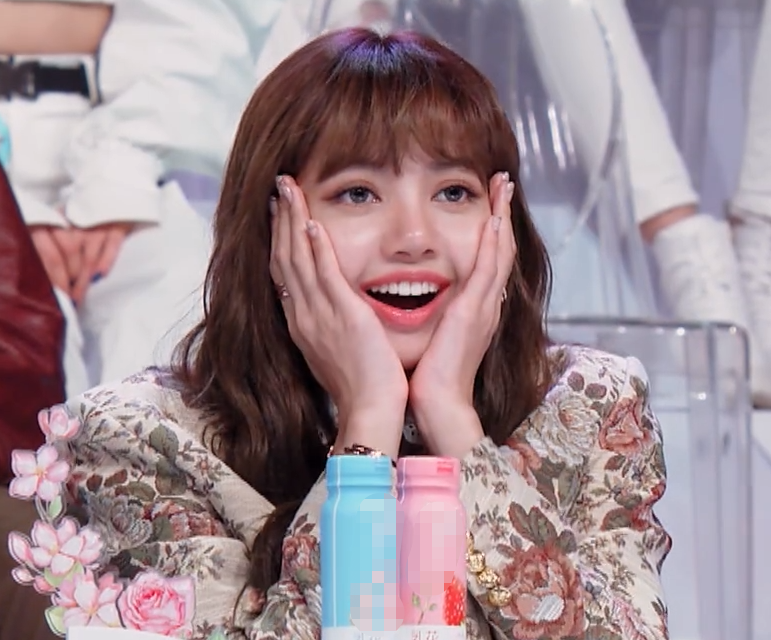 青春有你2迎来超甜嗓音训练生当她开唱后lisa表情很真实