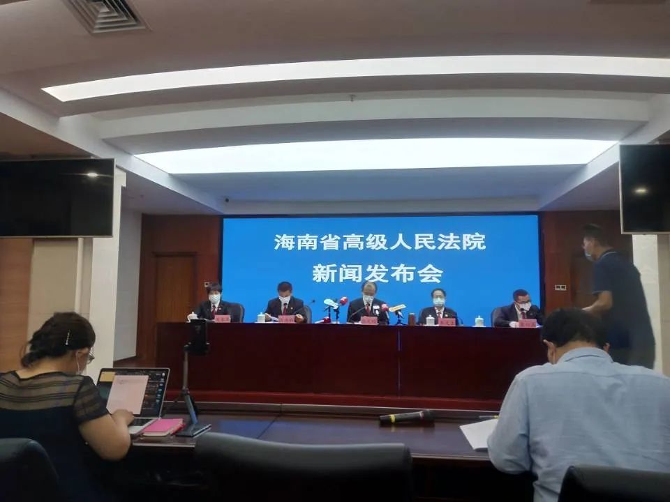 黄鸿明死刑,缓期二年执行,限制减刑.