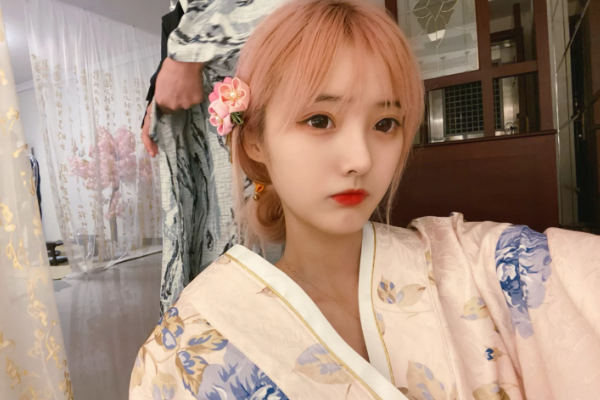 本来杨清柠和套路璐两个人应该是完全没有关系的