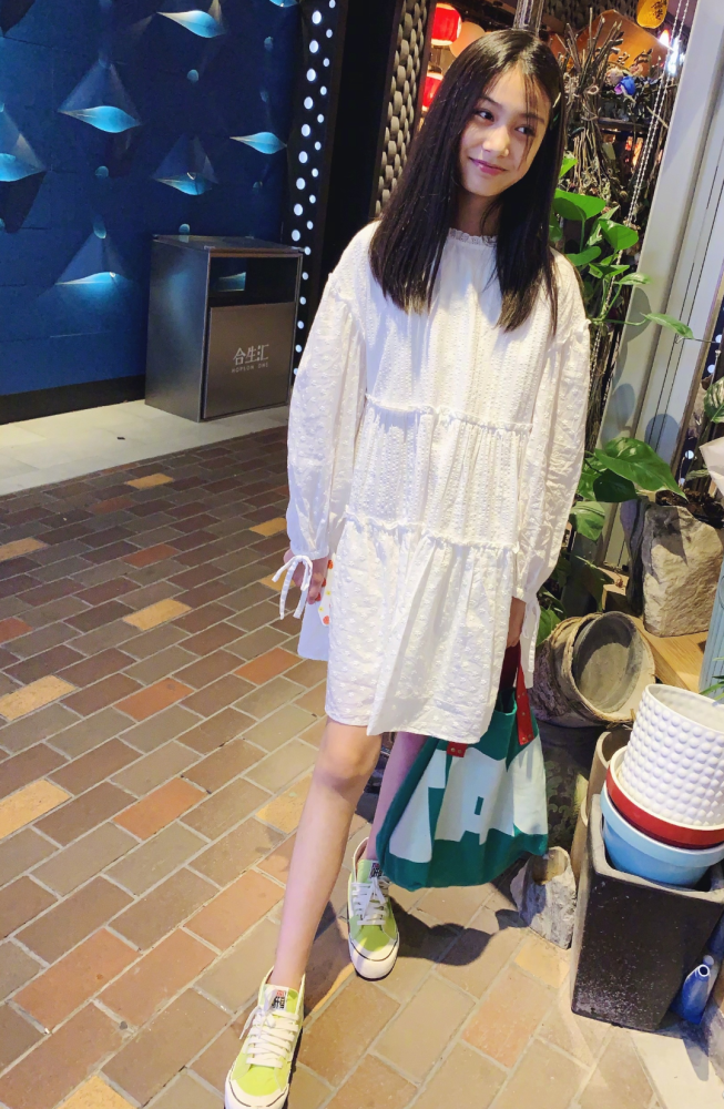 "小碧瑶"因太美被禁止整容,如今学会穿"微笑袜",潮到没朋友