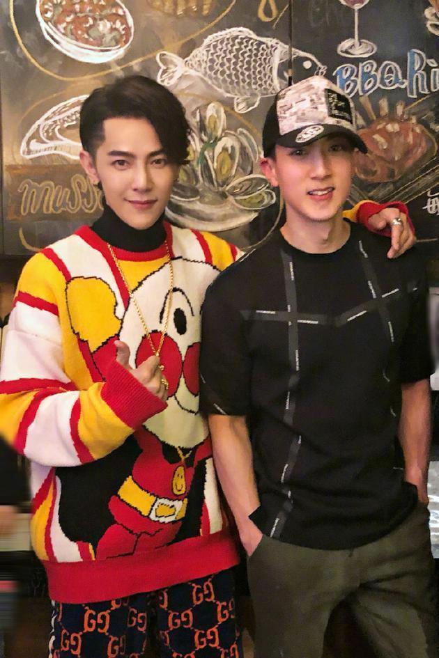 辰亦儒和吴尊,汪东城互动,破成员不联系传闻,炎亚纶被孤立了?