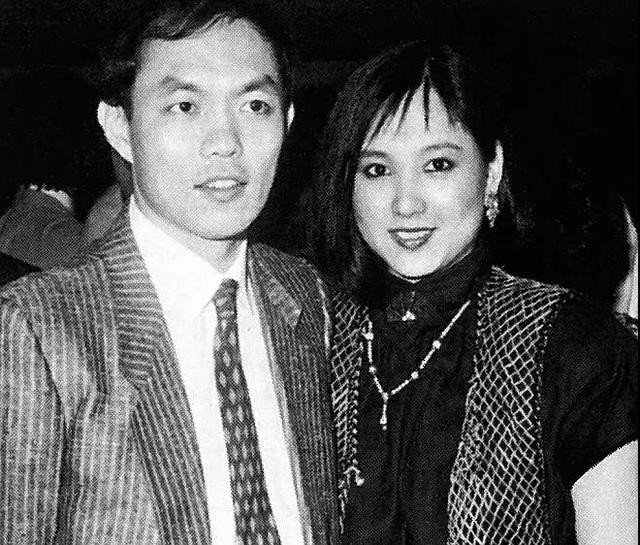 霍启刚二叔霍震寰与女星陈琪琪恋爱十年婚礼低调简单幸福美满