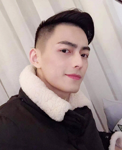 为何电竞霍建华只拍侧脸照看到他罕见正脸照女粉不敢睁眼