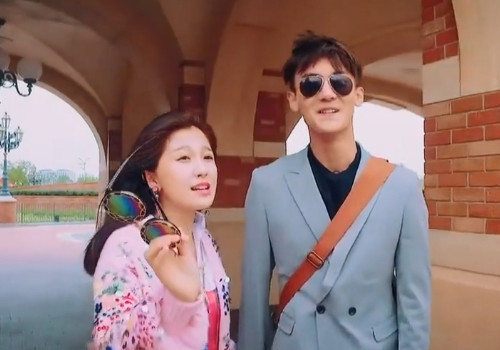 虞书欣为向赵志伟告白让好友吵架欺骗对方男生穿着拖鞋急忙赶来