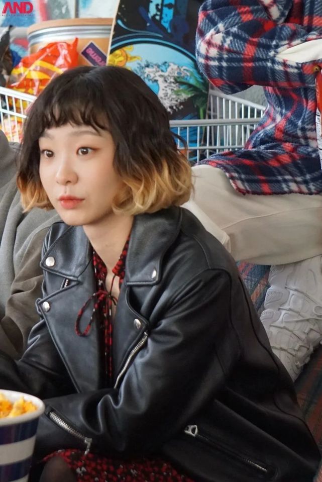 先说女主赵伊瑞,扮演者金多美和《鬼怪》的金高银一样,虽然不是那种