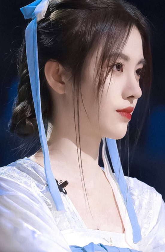 鞠婧祎只能当仙女?当她穿上暗黑系女巫裙,才明白"双面女神"的终极奥义