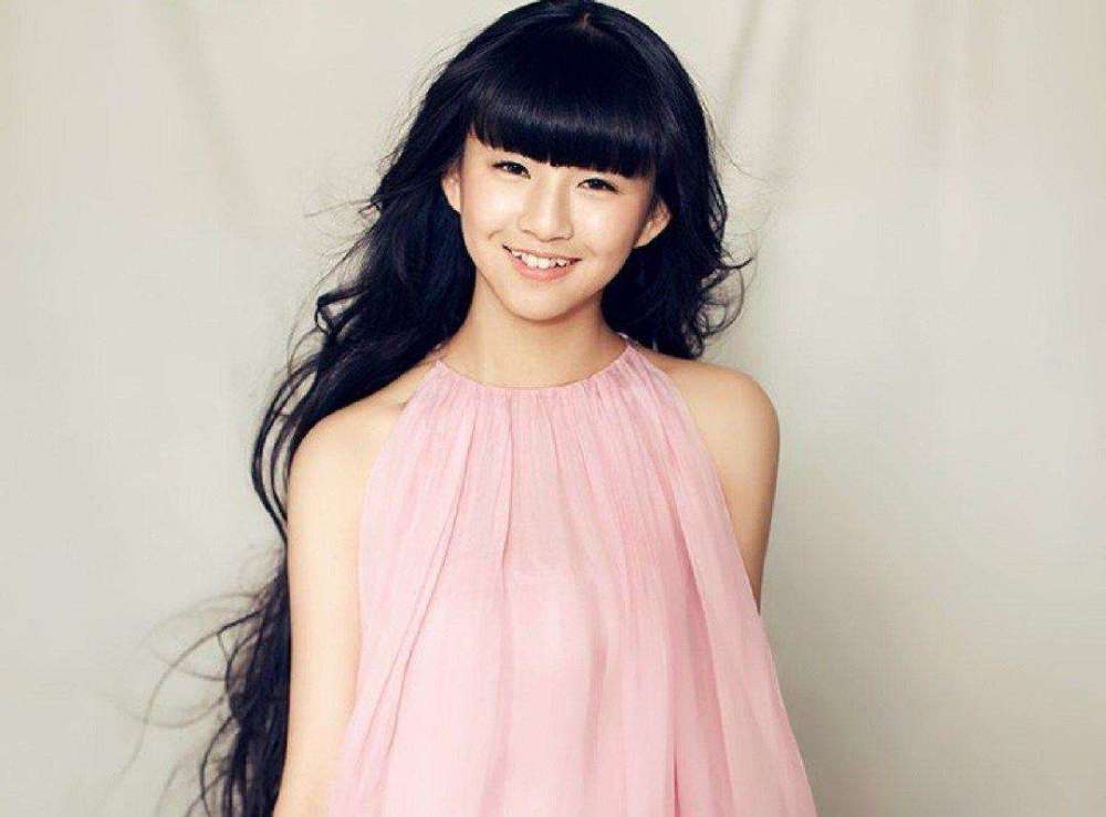 21岁小彩旗近照身体发福胖成大妈网友质问杨丽萍为什么不管