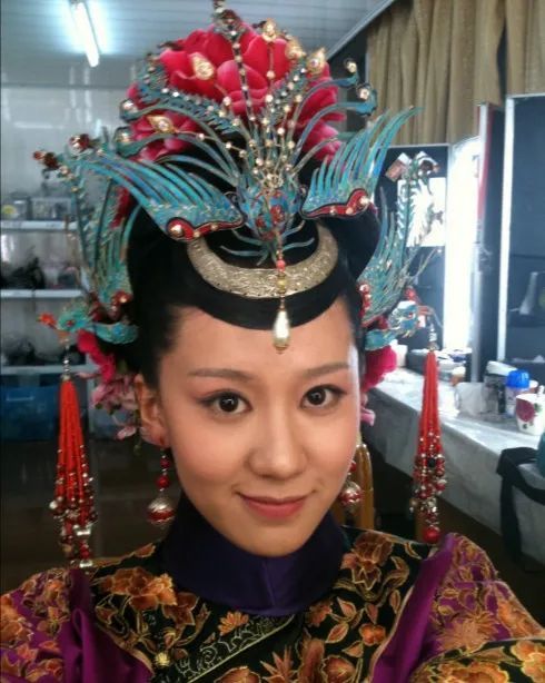 还记得《甄嬛传》里的孟静娴吗?她现在长这样