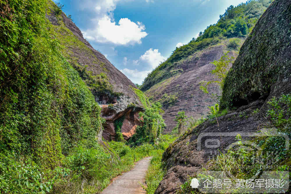 赣州赣县区寨九垇,有奇特的丹霞地貌被誉为"小桂林,看看怎样