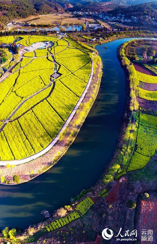 美丽云南:航拍金色螳螂川