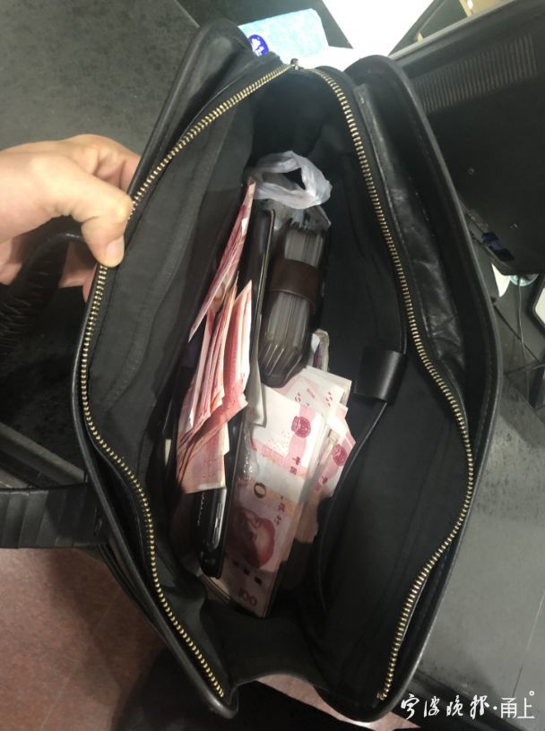 滴滴司机义还乘客10万元现金获奖千元激励正能量