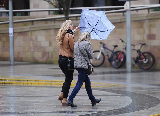 疫情偏遭连夜雨英国气象局发布气象警报恶劣天气影响生活 腾讯新闻