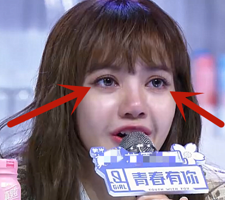 lisa被《青你2》成员感动落泪,谁注意蔡徐坤的做法?情商真高