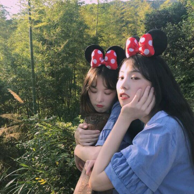 森系闺蜜头像每个弱女子的身边都有一个女汉子在守护