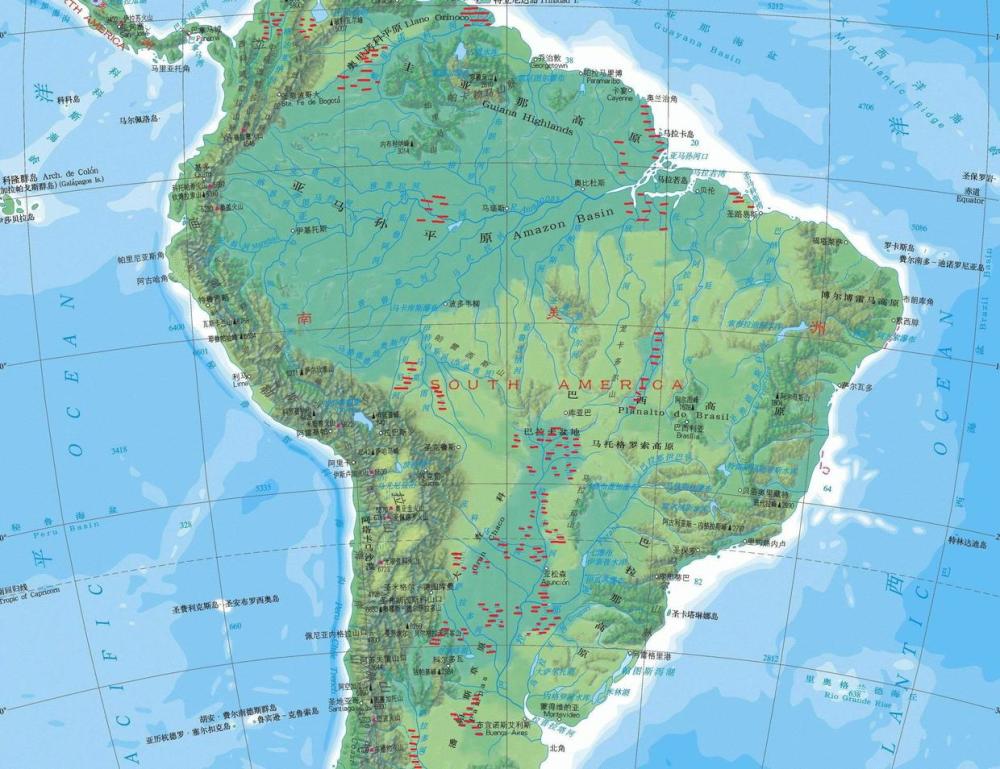 低平,地表水的流动速度很慢,能够使水长时间停留在当地,多为平原地形