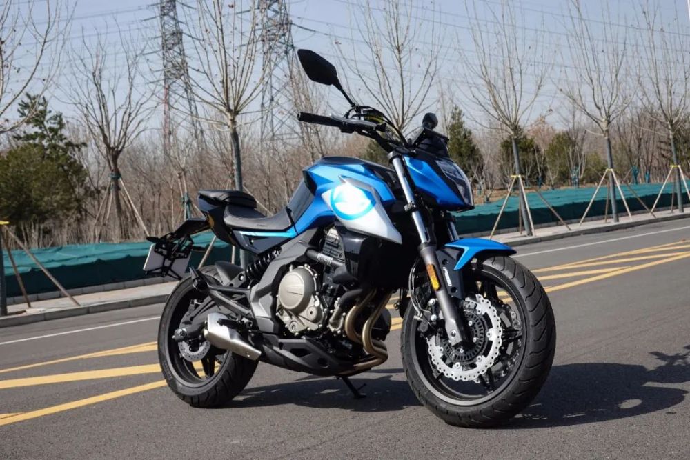 新车速递:2020款春风650nk,外观配置全面升级,标配滑动离合器!