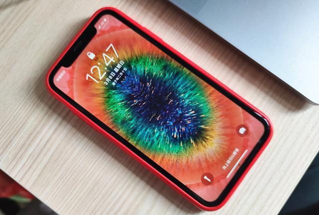 为什么同样都是刘海屏iphone比大多数安卓手机要好看