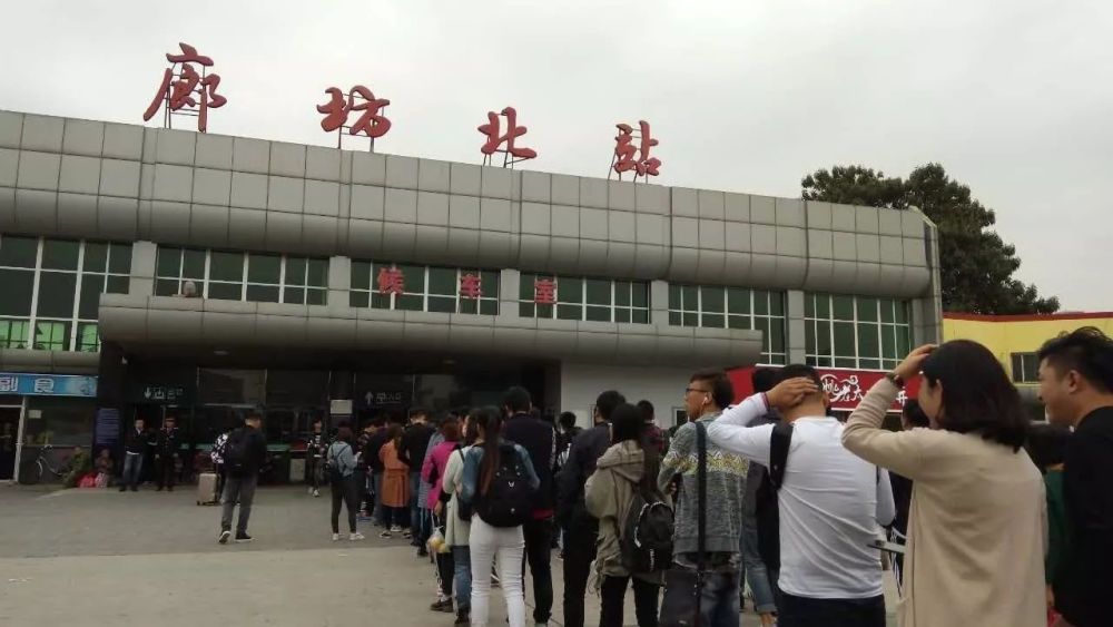 中国最"晕头"的火车站,两个站点只隔一堵墙,游客:到底去哪个