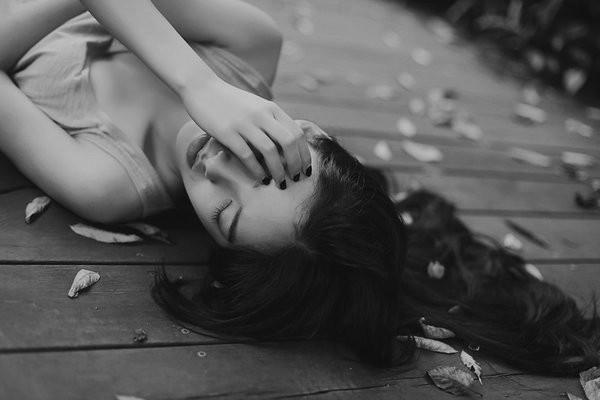 抖音伤感虐心的句子自古深情留不住唯有套路得人心