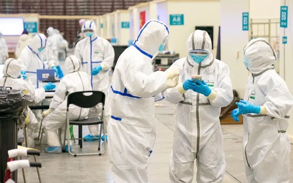 医院之外的前线:一位神经内科医生,在武汉隔离点的20天"战疫"实录