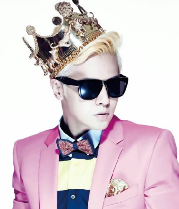 同为明星戴王冠躲过了王俊凯逃过了易烊千玺却被朱正廷迷住