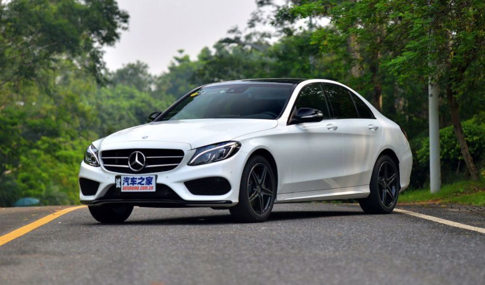 奔驰c260l有两种配置:c260l,c260l 运动型 15款奔驰c300只有一种配置