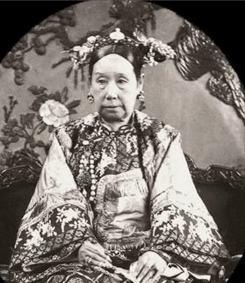 隆裕太后大婚时走过的太和门是纸糊的