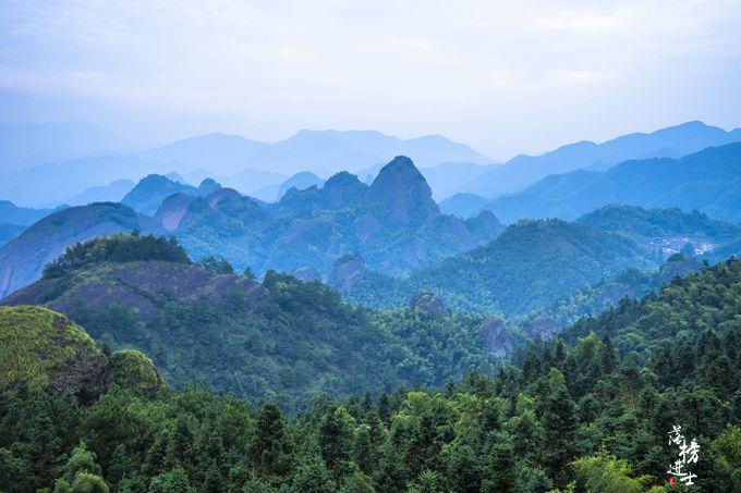 江西這座山有東南第一峰的美譽曾千年封禁充滿了傳奇色彩