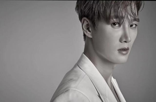 最屁反派张根源太会穿,穿西装套装简直就是高富帅,帅气逼人