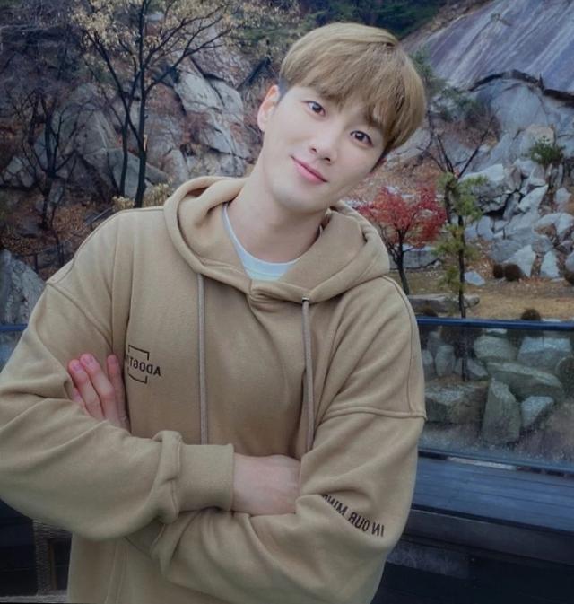 最屁反派张根源太会穿穿西装套装简直就是高富帅帅气逼人