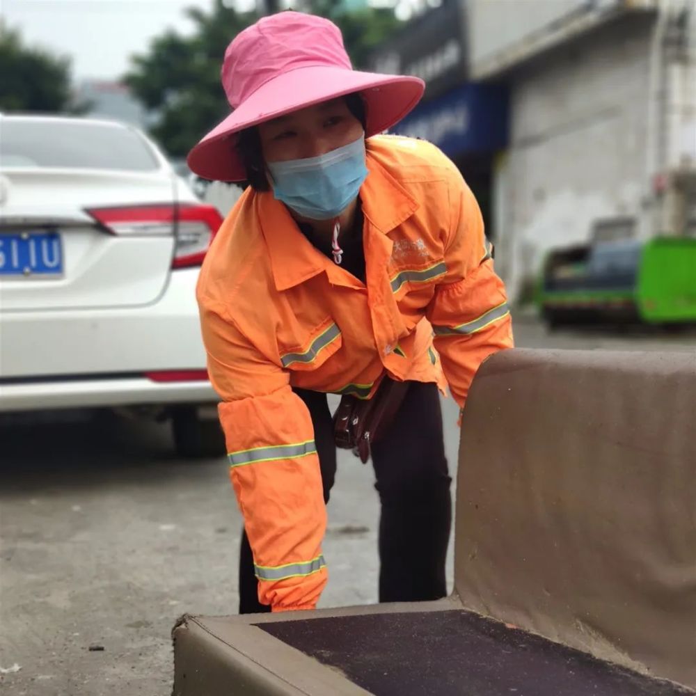 中国梦环境美之最美环卫抗疫女标兵活动投票通道开启