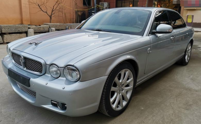 再者,捷豹xjl这款车,第一任车主是在2007年买下这台车,如今被浙江的一