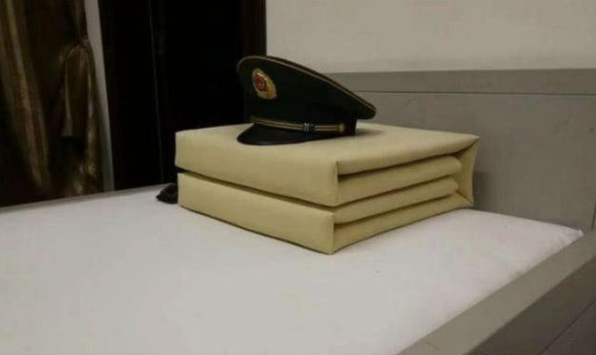 部队里叠"豆腐块"被子有何用?美国士兵试了半年,给出"答案"