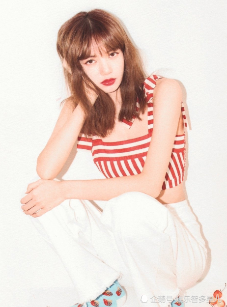 都说肚子越平越好看,看清lisa肚子上"沟壑",才知啥叫心动|lisa|腹肌