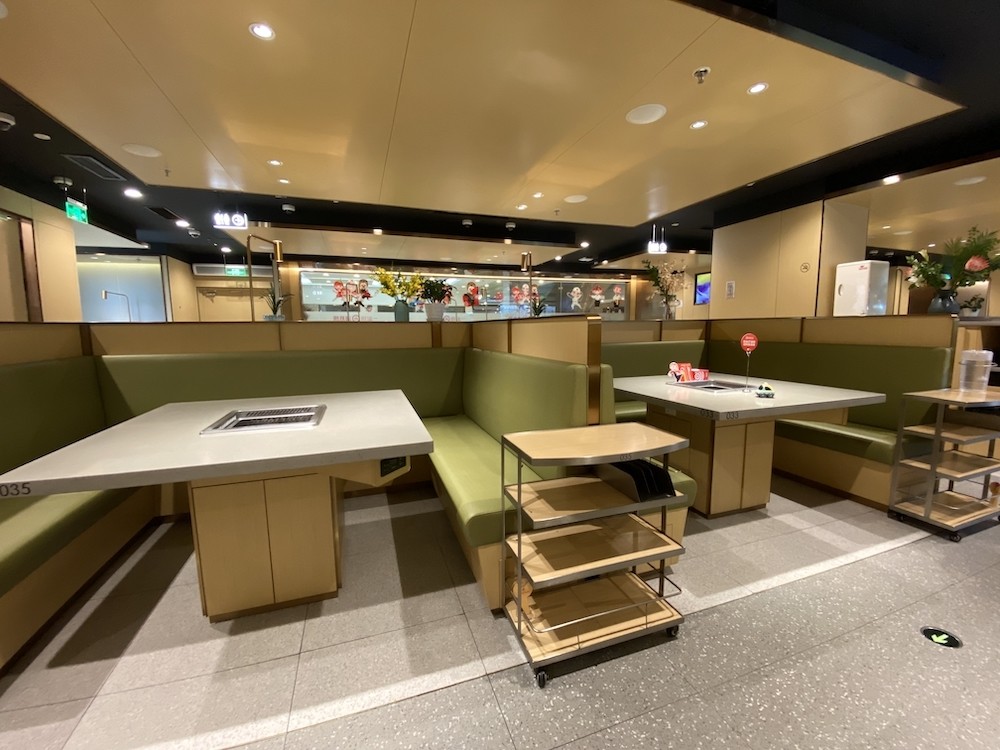 海底捞恢复营业的第一天客人少得有点可怜