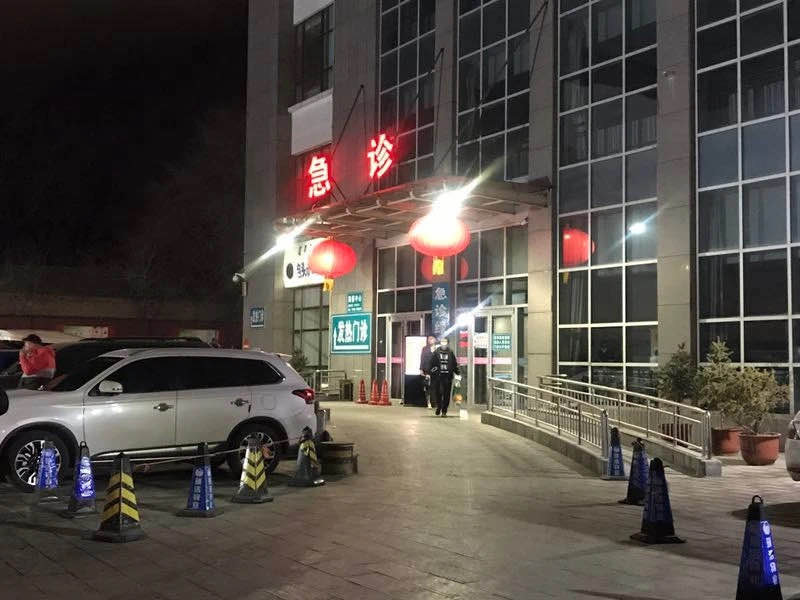 到入院,交警与医生无缝衔接,全程只用了15分钟,将爱人送入抢救室后