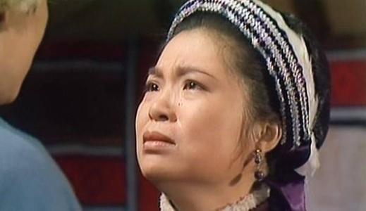 郭靖是彻底没见过父亲,因为父亲早就过世了,杨康虽然见到了母亲原以为