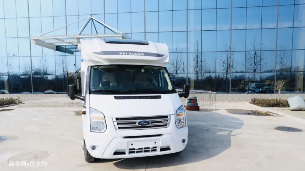 这款飞翔t型房车是基于福特底盘打造而成,搭载puma2.