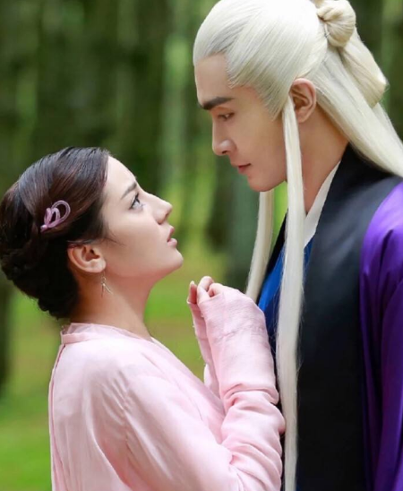 男女明星拍吻戏只有上半身?看到幕后花絮,导演都忍不住笑了!