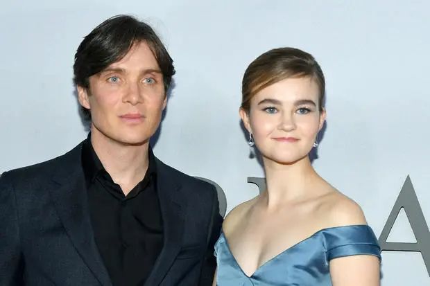 寂静之地2》在纽约举行北美首映礼,导演约翰·卡拉辛斯基携妻子同时也