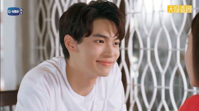 这位叫green的同学,带着粉红色情书轻轻来到他的身边.