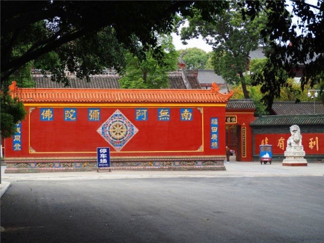 成都北郊"最亲民"古刹,寺内藏罕见"树包碑"奇观,素斋仅5元