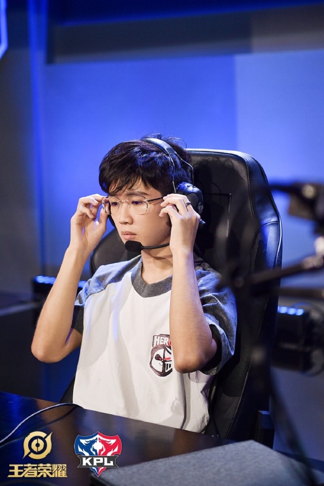 久诚带队dyg零封rngm,carry全场表现完美,久哲后悔了没?