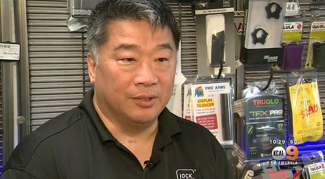 加州枪店老板称亚裔居民纷纷买枪自卫,担心新冠疫情引发对其仇恨